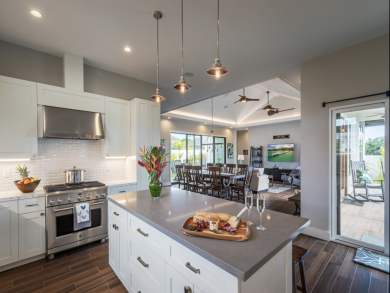 Kauai Luxury At Its Finest Walk to Beaches Six Bedrooms